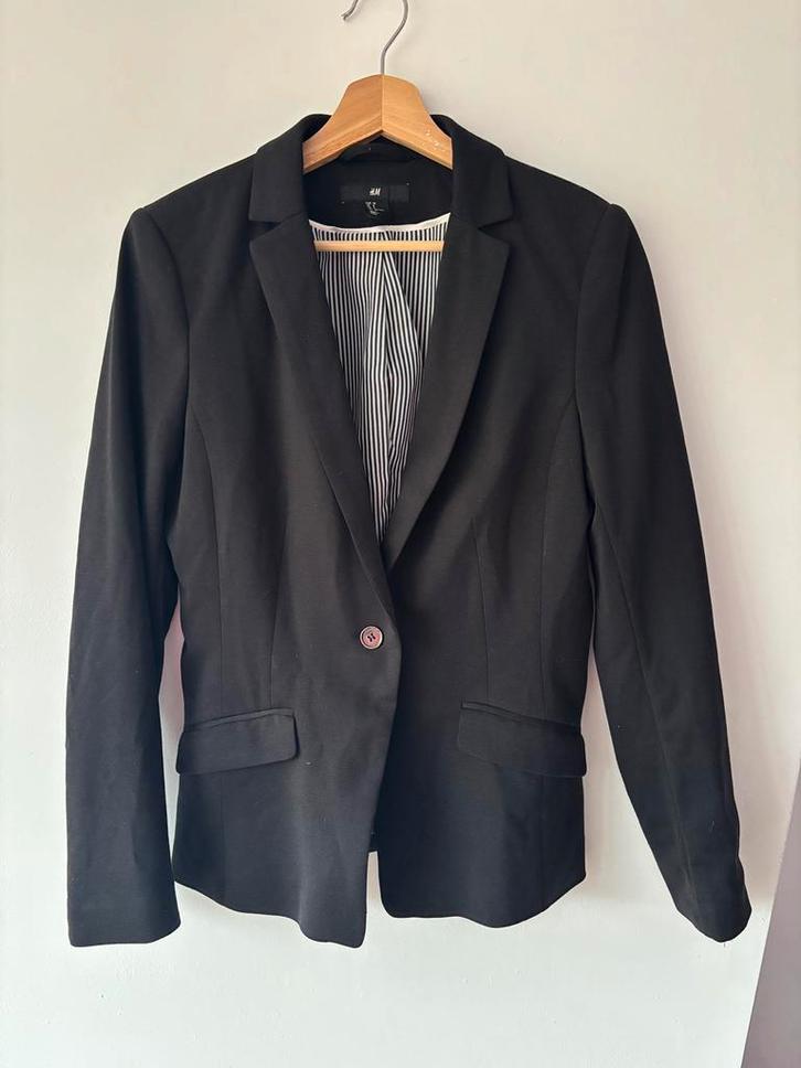 H&M blazer maat 38, Kleding | Dames, Jasjes, Kostuums en Pakken, Zo goed als nieuw, Jasje, Maat 38/40 (M), Zwart, Ophalen of Verzenden