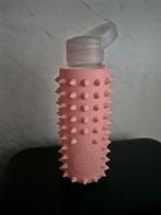 Glazen waterfles met roze siliconen hoes, Ophalen, Zo goed als nieuw