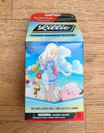 Pokémon TCG - Lillie Premium Tournament Collection Box, Ophalen of Verzenden, Nieuw, Foil