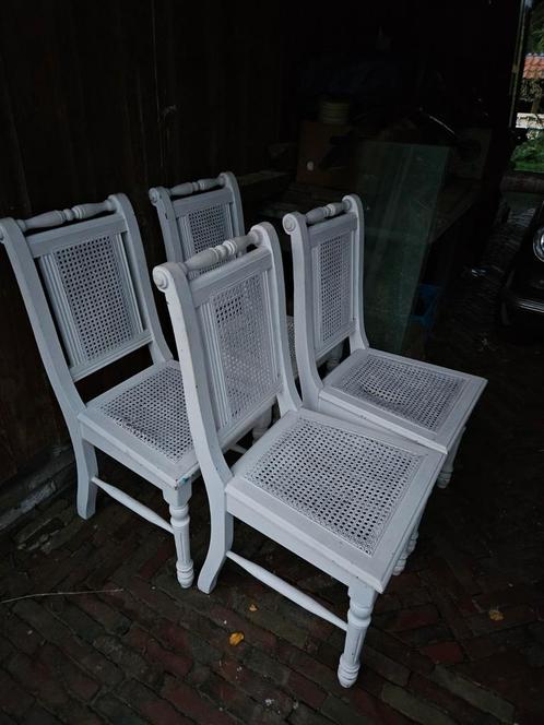 Vier witte stoelen met rieten zitting, Huis en Inrichting, Stoelen, Gebruikt, Vier, Hout, Riet of Rotan, Wit, Ophalen of Verzenden