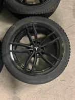 18 inch Tesla model 3 velgen met Winterbanden nieuwstaat, 18 inch, Gebruikt, Banden en Velgen, 235 mm