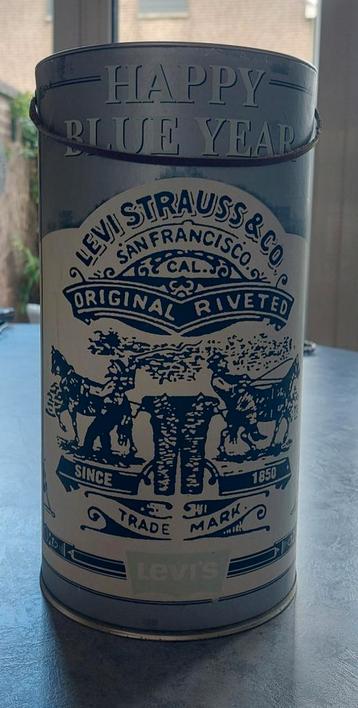 Levi Straus blik  beschikbaar voor biedingen