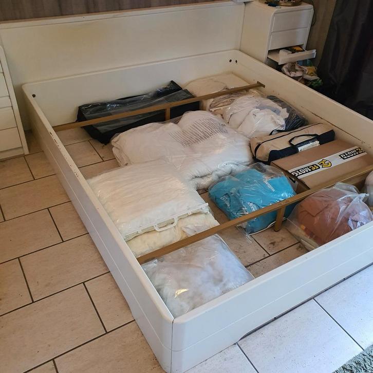 2persoons bed 180 x 210 tweepersoonsbed met of zonder kasten, Huis en Inrichting, Slaapkamer | Bedden, Zo goed als nieuw, Tweepersoons