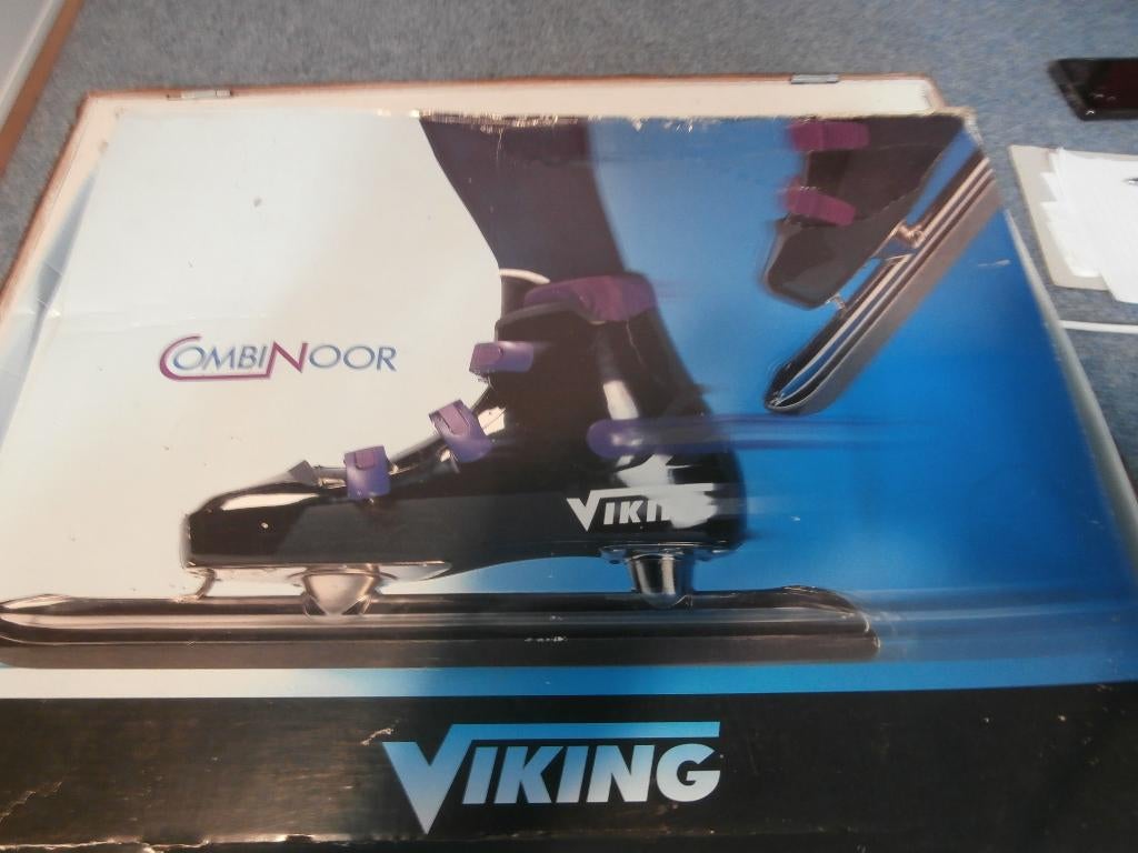 schaatsen Noren Viking paars zwart maat 37 met doos, Sport en Fitness, Schaatsen, Viking, Ophalen of Verzenden, Zo goed als nieuw