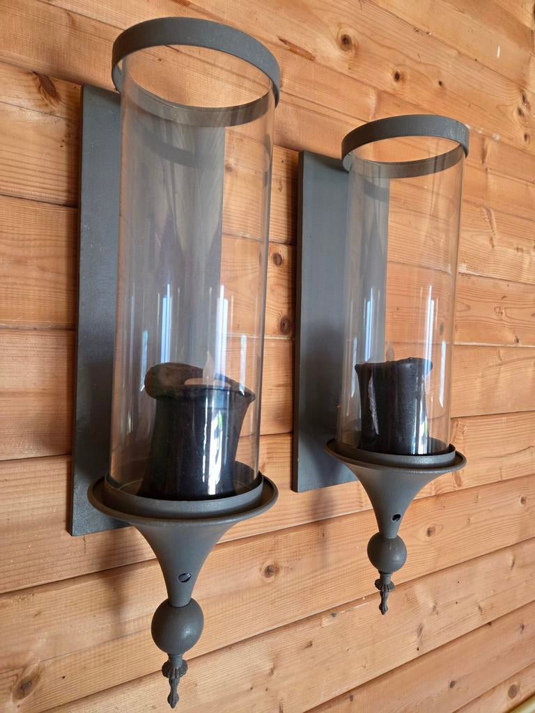 2 matgrijze windlichten,  kaarsenhouders, 50 tot 75 cm, Ophalen of Verzenden, Zo goed als nieuw, Metaal