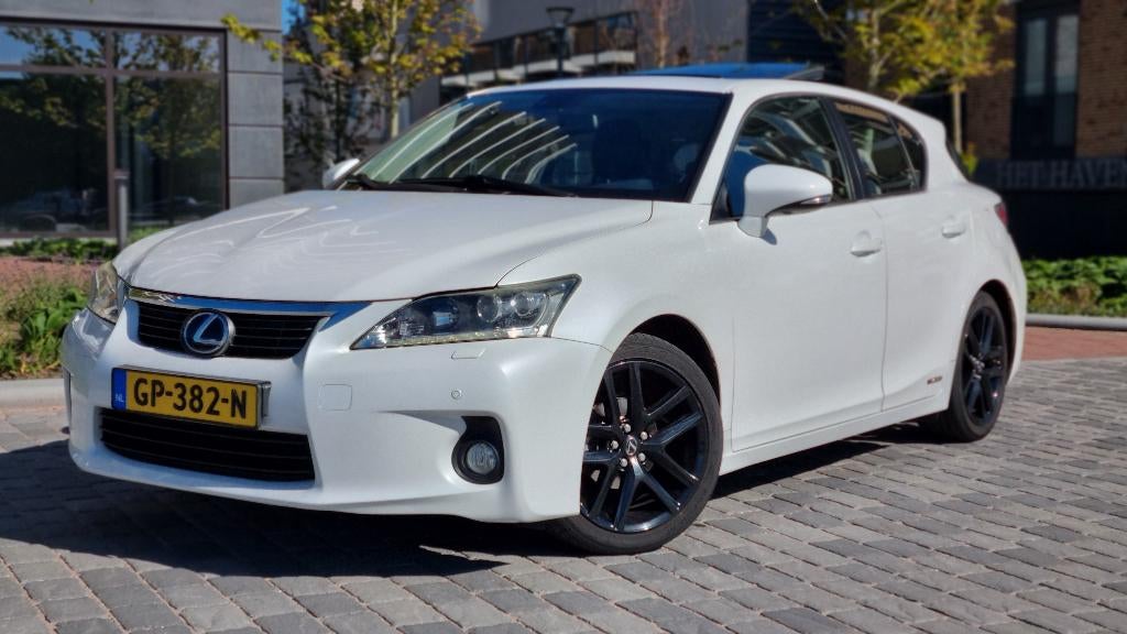 Lexus CT 200h 1.8 2011 Wit Full Option F Sport DAKJE/STOELV, Auto's, Lexus, 136 pk, 4 cilinders, Parkeerassistent, 0 kg