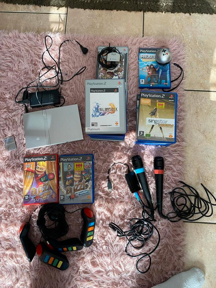 PlayStation 2 Slim met veel games en accessoires, Spelcomputers en Games, Spelcomputers | Sony PlayStation 2, Gebruikt, Slim, Zilver