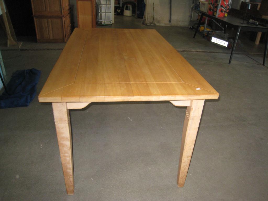 Moderne houten eettafel, Hoog 79, breed 160, diep 90, Niet ingevuld, Gebruikt, Niet ingevuld, Niet ingevuld