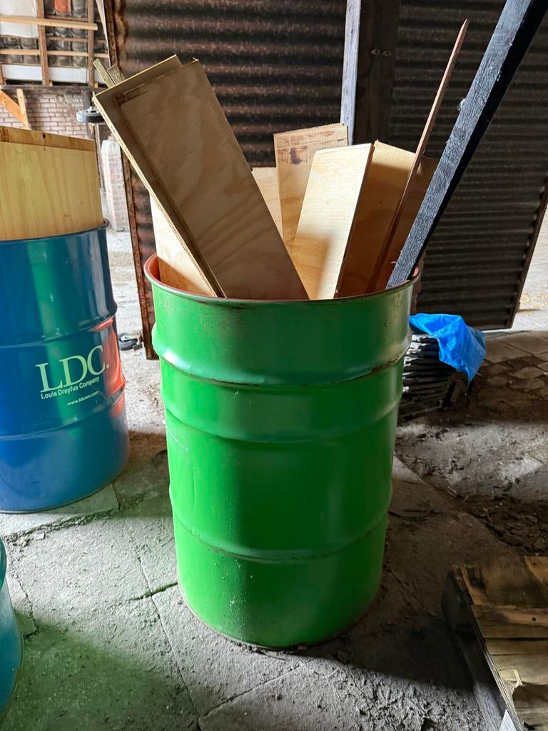 Olievat gevuld met hout voor vuurstoken, Tuin en Terras, Haardhout, Minder dan 3 m³, Ophalen, Overige houtsoorten, Blokken