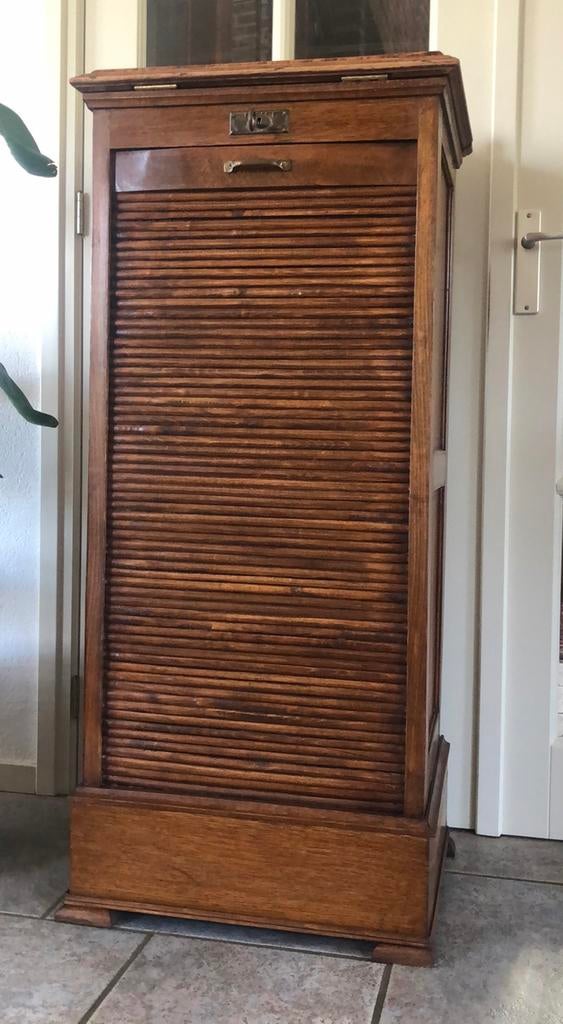 Lessenaar met rolluik en 9 lades in prima staat !, Ophalen, Minder dan 50 cm, Gebruikt, 100 tot 150 cm