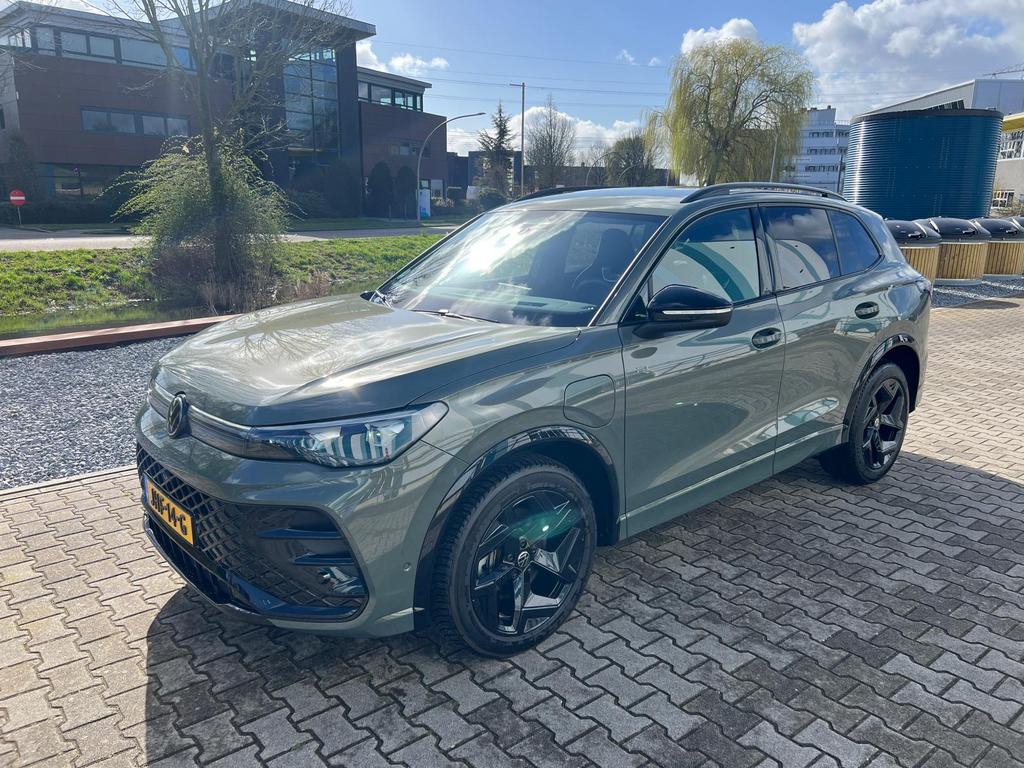 Volkswagen Tiguan 1.5 eHybrid 272pk Dsg-6 2024 Groen, Auto's, Volkswagen, 1498 cc, 4 cilinders, 2000 kg, 250 km/l