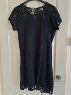 Zwarte kanten jurkje met kort mouwtje maat L, Maat 42/44 (L), Ophalen of Verzenden, Gedragen, Boven de knie