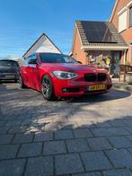 BMW 1-Serie F20 116I Rood 5d Carplay Orgineel NL, Auto's, 1-Serie, Euro 5, Zwart, 4 cilinders