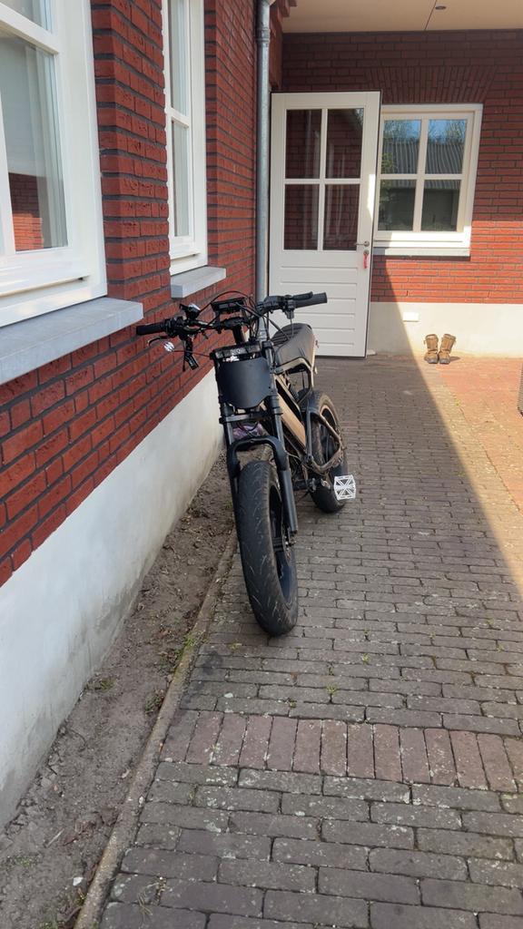 V20 pro costum !!!motor kapot!!!, Fietsen en Brommers, Brommers | Derbi, Zo goed als nieuw, Verzenden