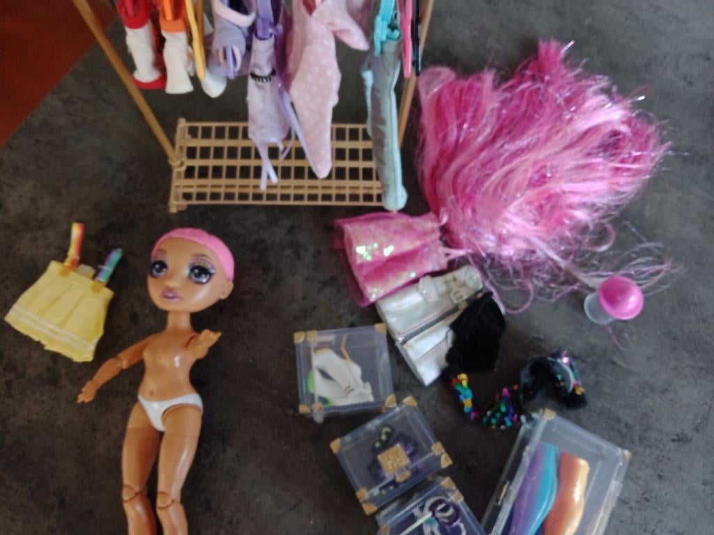 aankleedpop met toebehoren, Ophalen of Verzenden, Babypop