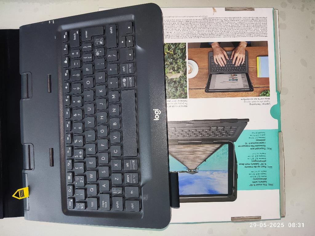 Logitech Universal Folio Toetsenbord 9-10 inch alle modellen, Nieuw, Ophalen of Verzenden, Draadloos, Qwerty