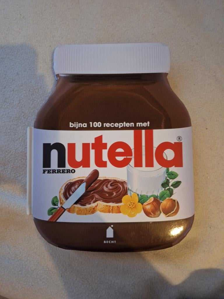 Nutella kookboek - Bijna 100 recepten met Nutella, Taart, Gebak en Desserts, Ophalen of Verzenden, Zo goed als nieuw, Hachette Livre (Marabout)