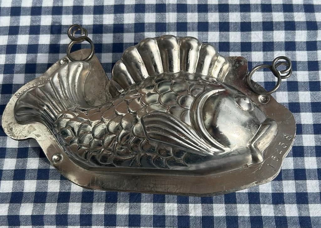 Vintage blikken chocoladevorm  in de vorm van een vis, Ophalen of Verzenden