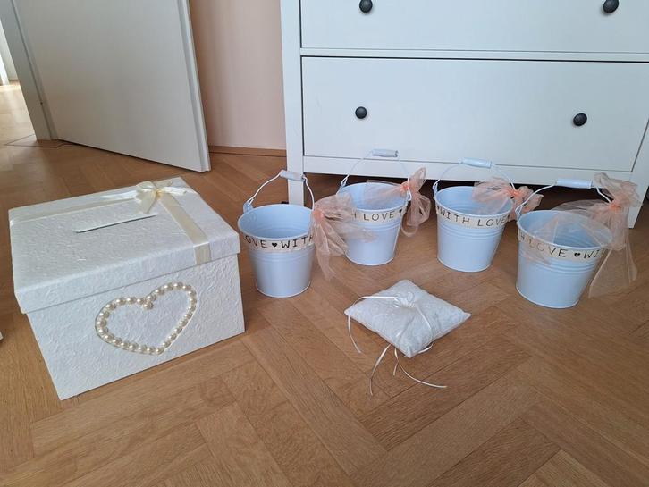 Trouwdecoratie: enveloppendoos, ringkussen, sieremmertje, Hobby en Vrije tijd, Feestartikelen, Ophalen of Verzenden