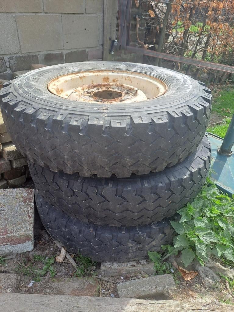 3 stuks land rover series velgen met banden. 7.50R16, Auto-onderdelen, Ophalen, Gebruikt