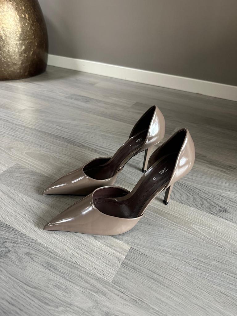 Zara pumps maat 38, Ophalen of Verzenden, Zo goed als nieuw, Beige, Pumps