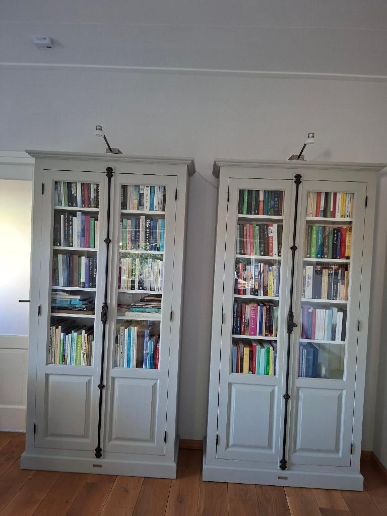 Boeken/vitrinekast, Huis en Inrichting, Kasten | Boekenkasten, Ophalen, Met deur(en), 100 tot 150 cm, Glas