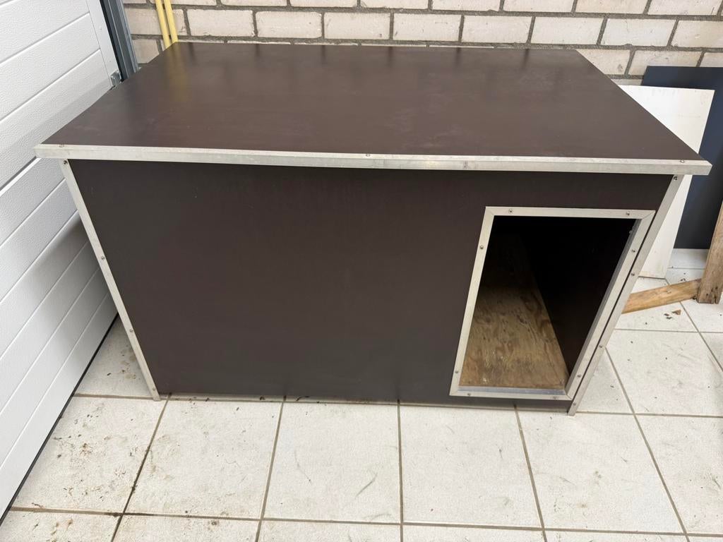 Geisoleerd nacht hok / honden verblijf, Dieren en Toebehoren, Hondenhokken, Ophalen, Zo goed als nieuw, 110 cm of meer, 100 cm of meer