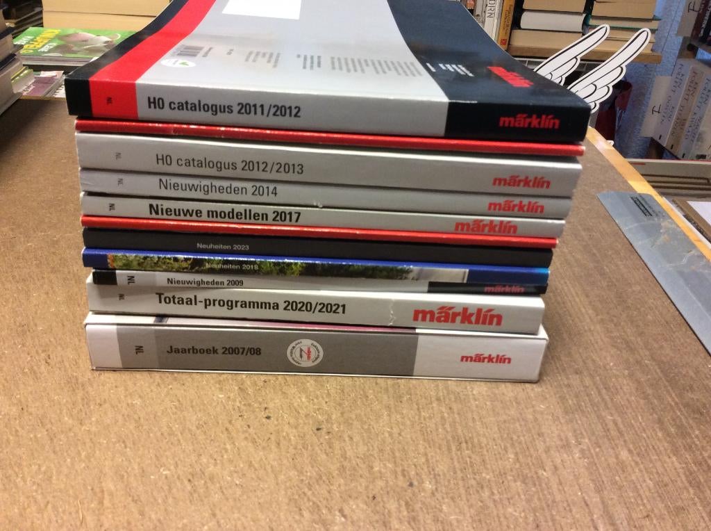 12 x catalogus Märklin / Fleischmann modelspoorbaan, Verzenden, Gelijkstroom of Wisselstroom, Boek, Tijdschrift of Catalogus, Zo goed als nieuw
