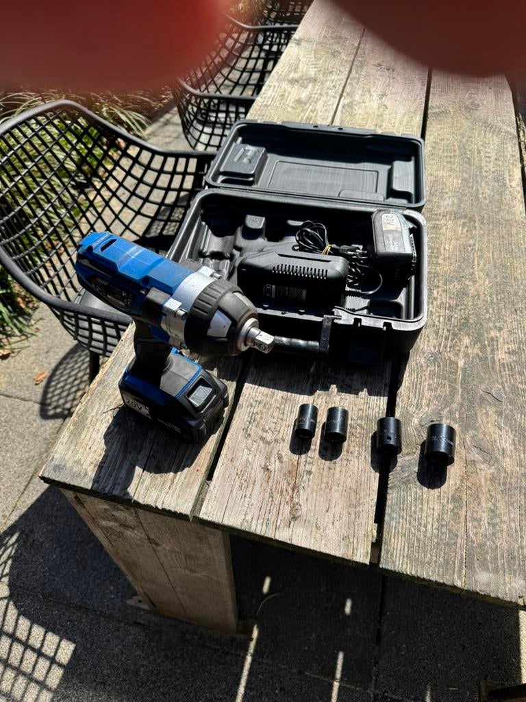 Slagmoersleutel 1/2   op accu, Auto diversen, Autogereedschap, Ophalen of Verzenden, Zo goed als nieuw