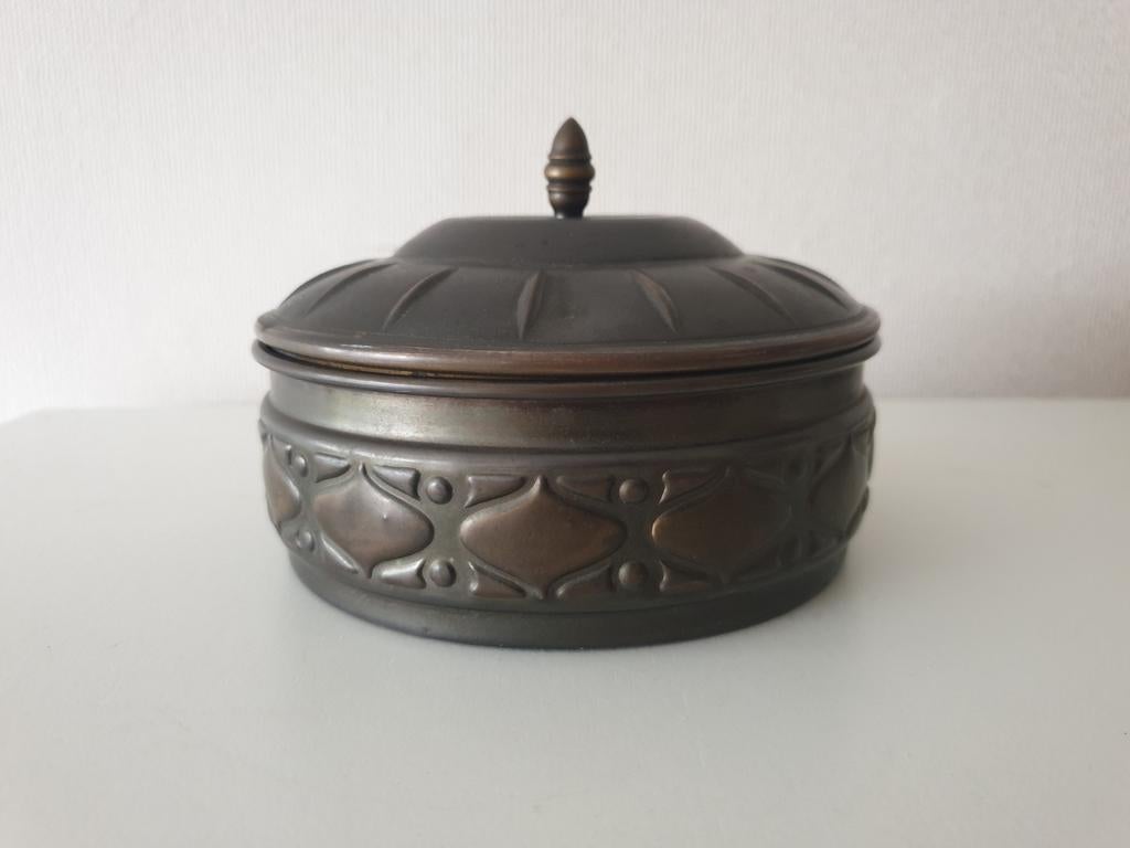 Art-deco C & K Tiel Holland. H 8 cm. Ø 13cm. Pot. Blik., Ophalen of Verzenden