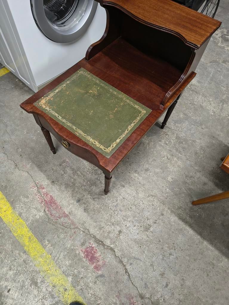 Telefoonkastje met ingelegd blad, Ophalen