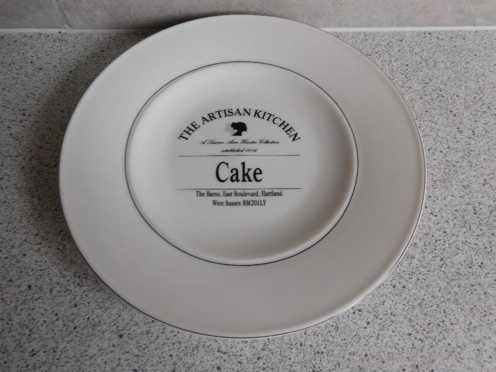 Bord 18 cm. Cake Lauren Ann Hunter the Artisan Kitchen, Ophalen of Verzenden, Zo goed als nieuw, Bord(en), Overige stijlen