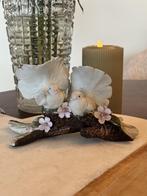Capodimonte Twee Duiven op een tak met bloemen beeldje, Ophalen of Verzenden, Zo goed als nieuw, Dier
