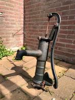 Oude gietijzeren waterpomp, Tuin en Terras, Waterpompen, Ophalen of Verzenden, Handmatig, Bronpomp