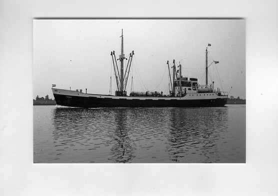 scheepvaart-foto-KNSM-amsterdam-taras, Verzamelen, Scheepvaart, Ophalen of Verzenden, Zo goed als nieuw, Boek of Tijdschrift