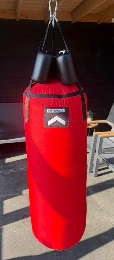 Super nette boxzak Outshock incl handschoenen, Ophalen of Verzenden, Zo goed als nieuw, Bokszak