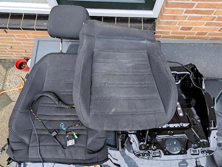 Nieuwe autostoel (passagier) voor o.a. VW Touran/Caddy, Auto-onderdelen, Interieur en Bekleding, Volkswagen, Nieuw, Ophalen of Verzenden