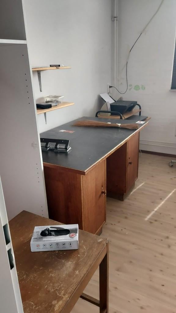 Antiek Bureau jaren 70 + 2 bureaustoelen, Huis en Inrichting, Bureaus, Ophalen, Gebruikt, Hout, Bruin