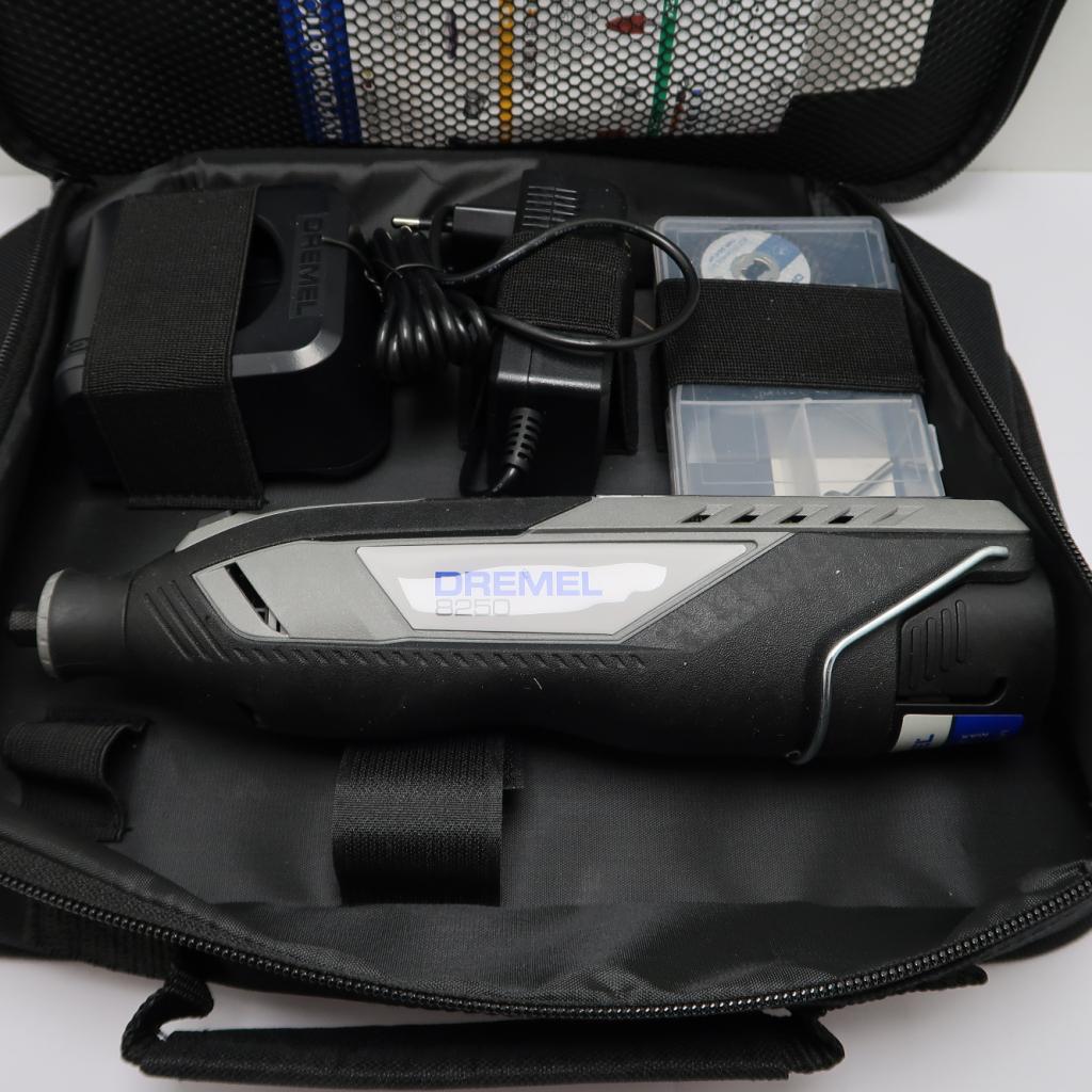 Dremel 8250 12V 2.0Ah Multitool | in Nieuwstaat, Niet ingevuld, Zo goed als nieuw, Niet ingevuld, Niet ingevuld