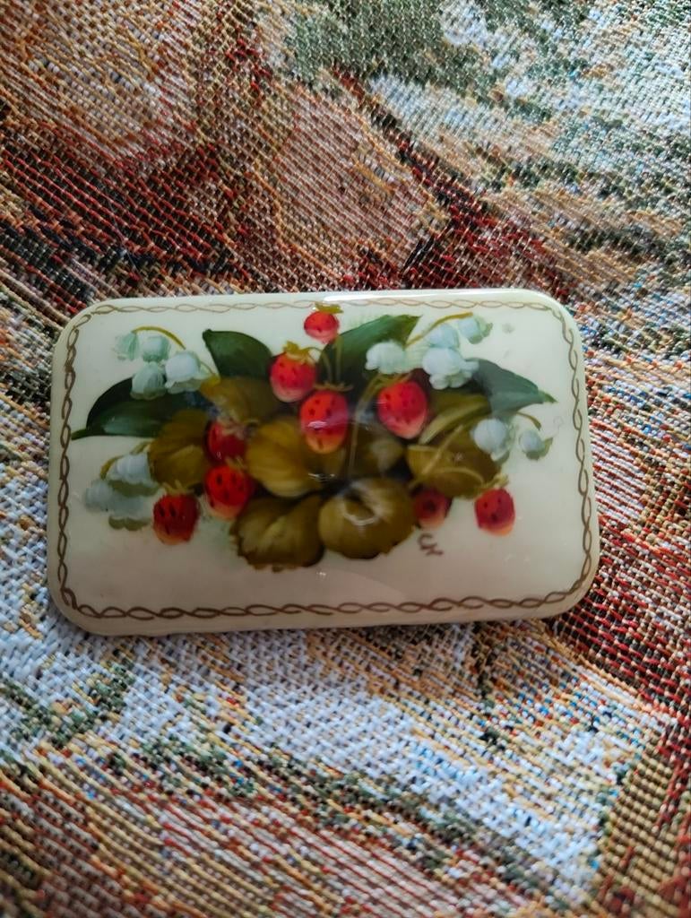 Russische lak kunst broche, Ophalen of Verzenden, Zo goed als nieuw, Zilver, Overige materialen