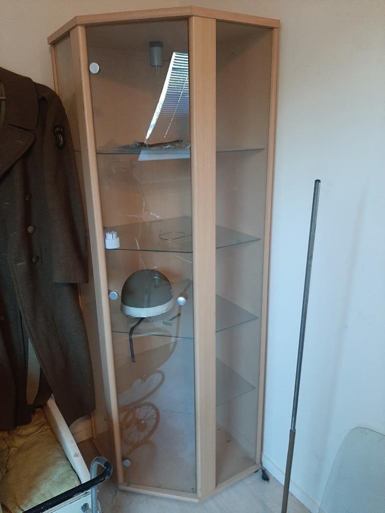 Hoek vitrine blank hout, Ophalen, Zo goed als nieuw, 25 tot 50 cm, 150 tot 200 cm