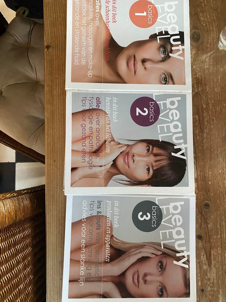 3 Boeken Beauty Basics level 1,2,3, Ophalen, Beta, Gelezen, MBO