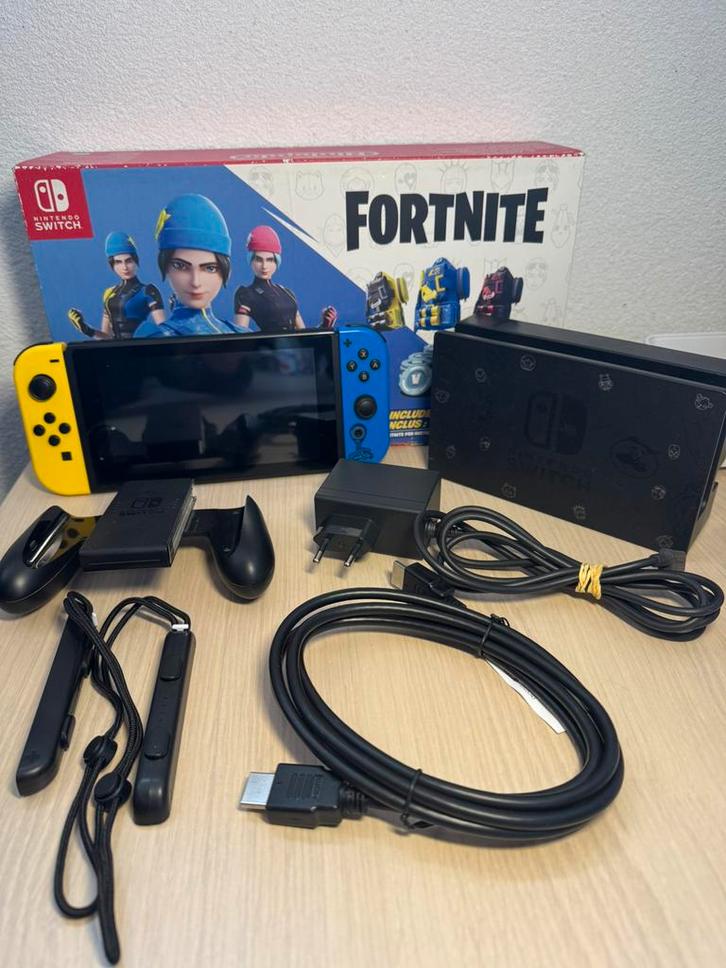Nintendo Switch - Fortnite Edition, Spelcomputers en Games, Spelcomputers | Nintendo Switch, Zo goed als nieuw, Switch Original
