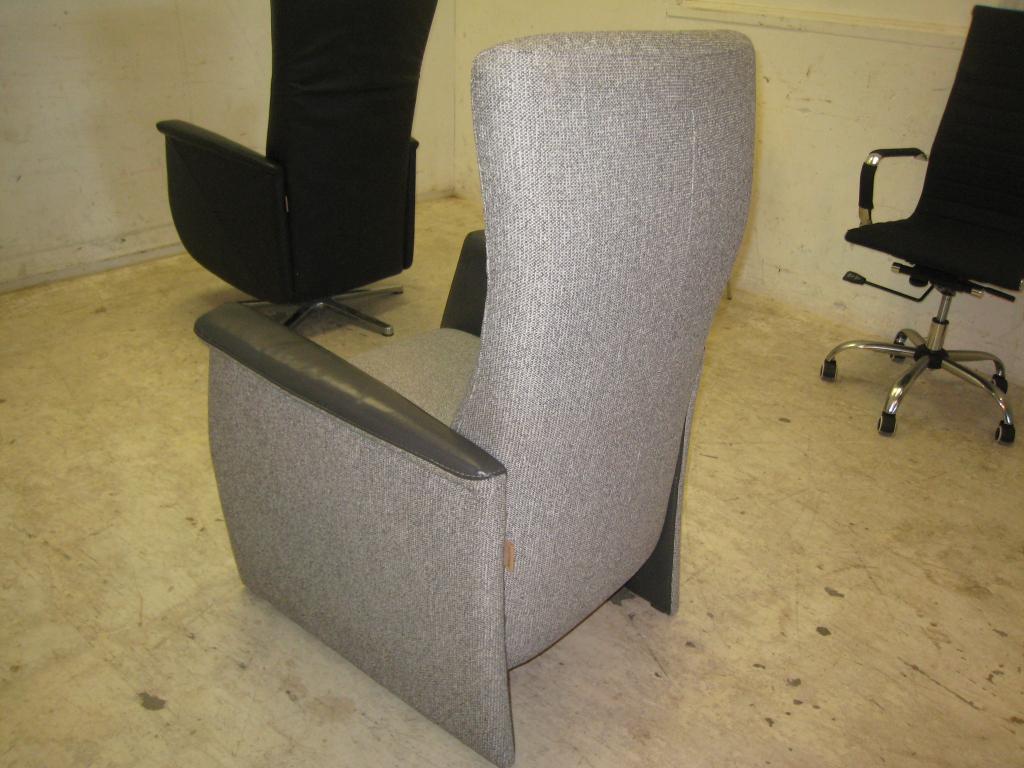 Stoffen Prominent relaxfauteuil met leren mouwen, Niet ingevuld, Gebruikt, Niet ingevuld, Niet ingevuld