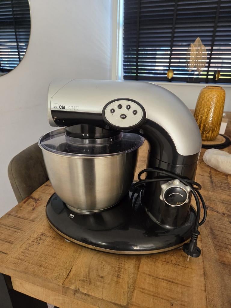 Clatronic Deegmachine - Krachtige Keukenhulp, 3 tot 4 liter, Ophalen of Verzenden, Gebruikt, 3 snelheden of meer