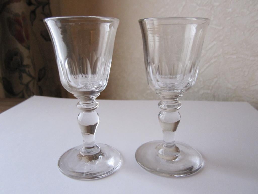 Twee antieke Leerdam borrelglaasjes - getrokken kelk, Antiek en Kunst, Antiek | Glas en Kristal, Verzenden
