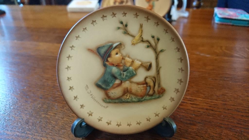 Hummel bordje jongen met fluit, Ophalen of Verzenden, Zo goed als nieuw, Hummel