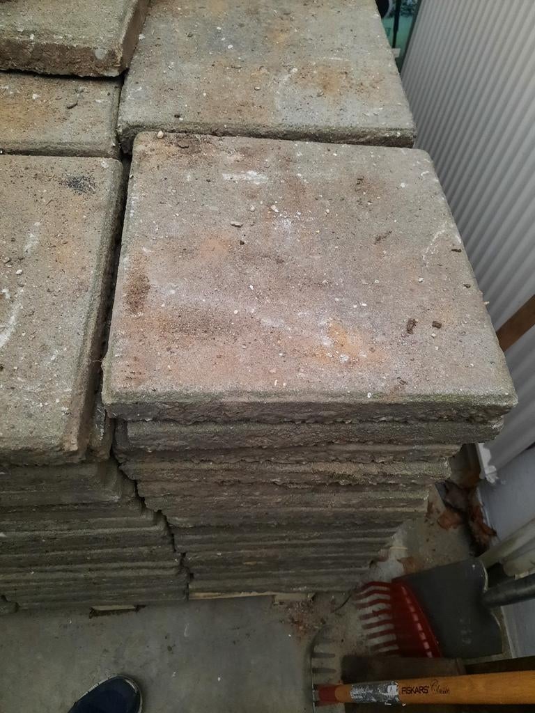 600 stuks vierkante tegels 30x30x4cm, Tuin en Terras, Tegels en Klinkers, Gebruikt, Terrastegels, Beton, Ophalen of Verzenden
