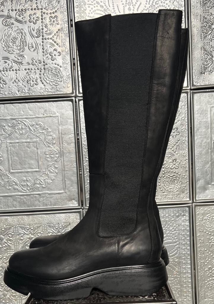 Elena Iachi. Hoge leren Chelsea boots/laarzen. Mt 42., Hoge laarzen, Zwart, Ophalen of Verzenden, Zo goed als nieuw