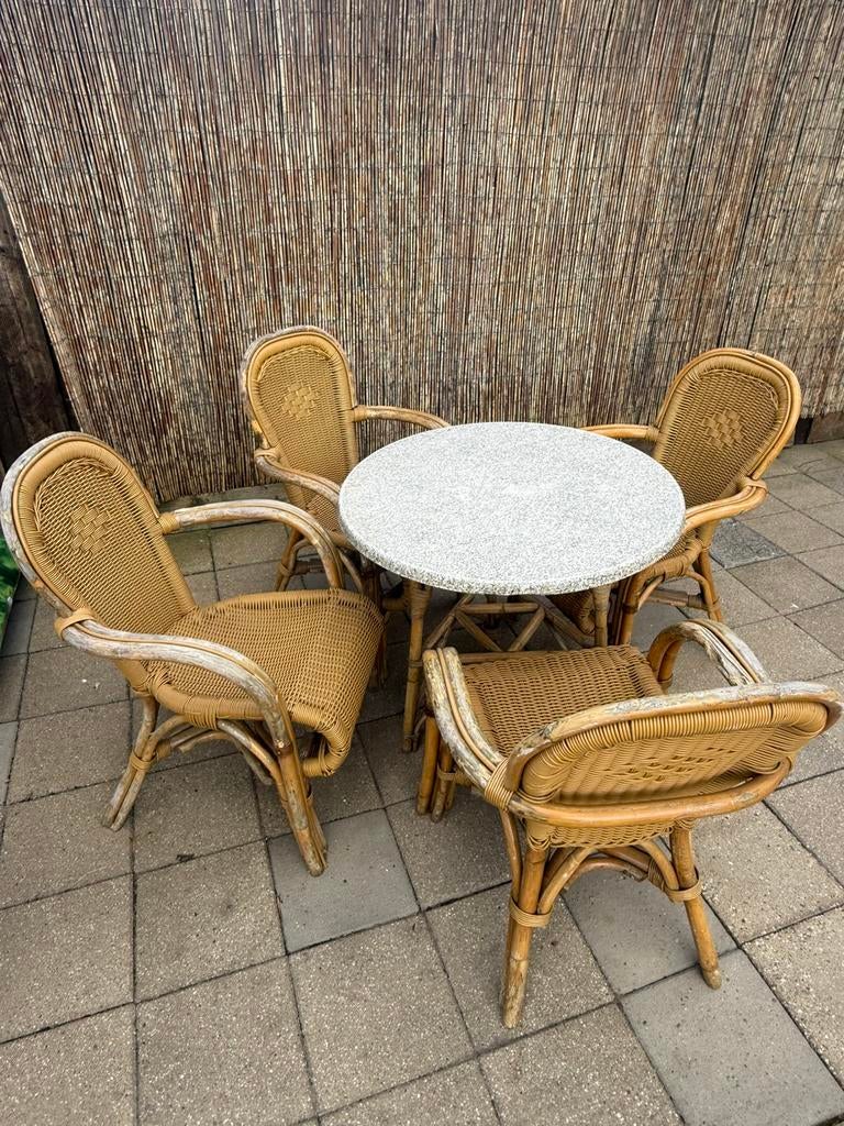 GRATIS  4 chairs + garden table, Ophalen